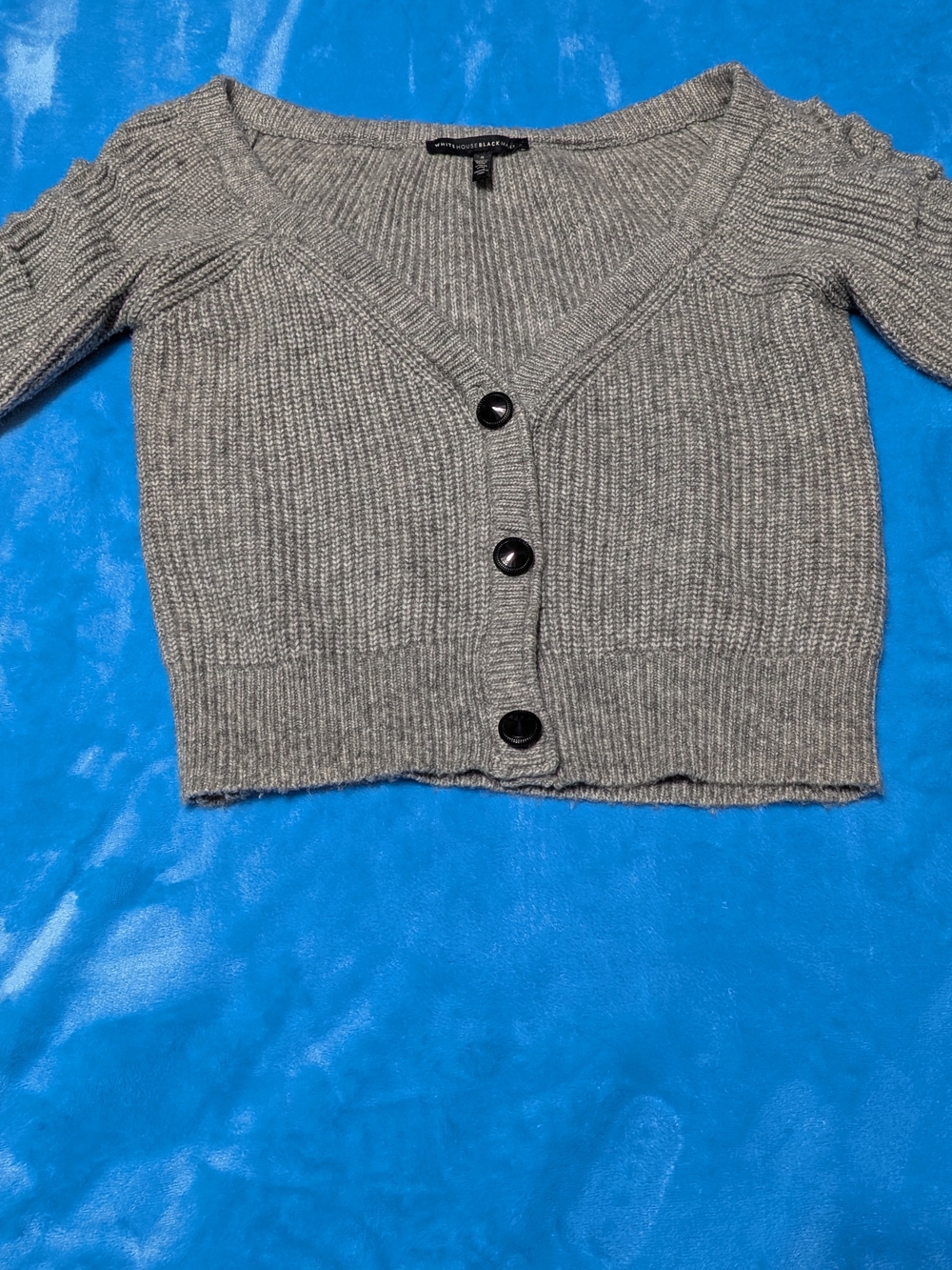 🤍 Gray Ribbed V-Neck Cropped Cardigan 🤍 - Picture 1 of 3